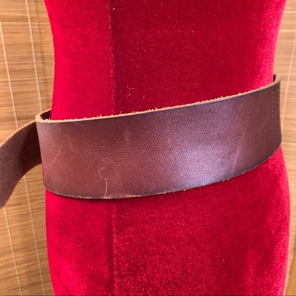 Leather Belt with Brass Tone Buckle Size M - Picture 12 of 15